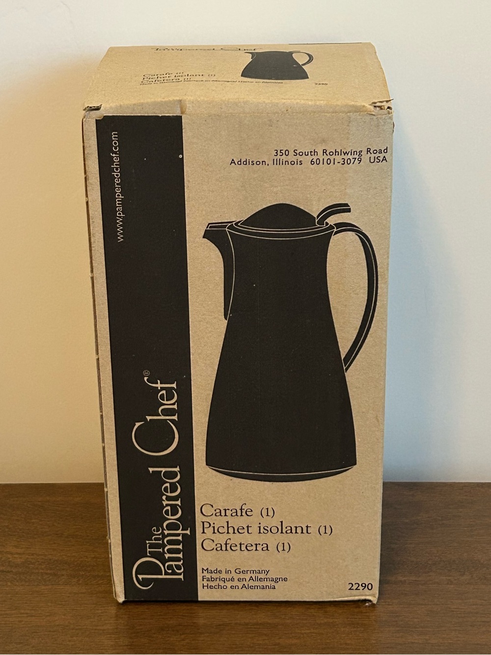 NIB PAMPERED CHEF WHITE INSULATED CARAFE #2290